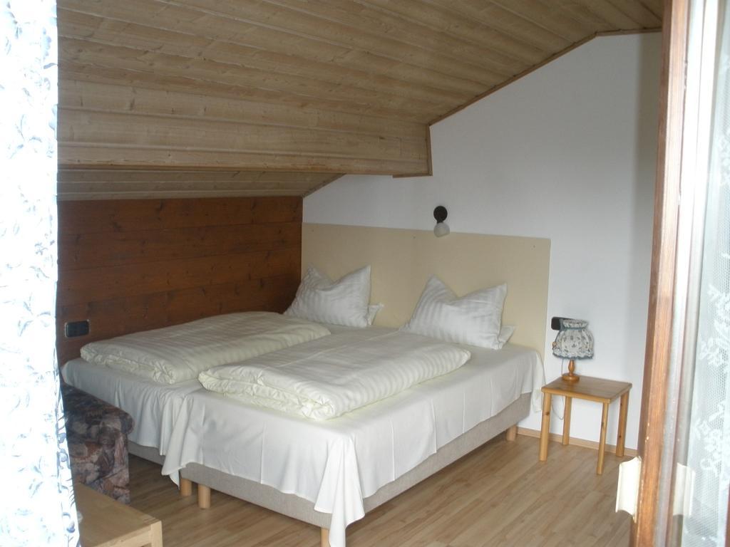 Alpengasthof Zur Loisach Hotel Grossweil Room photo