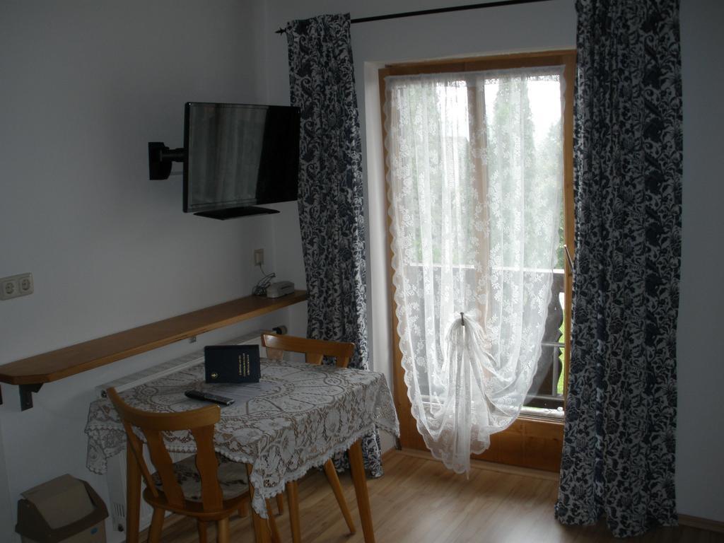 Alpengasthof Zur Loisach Hotel Grossweil Room photo