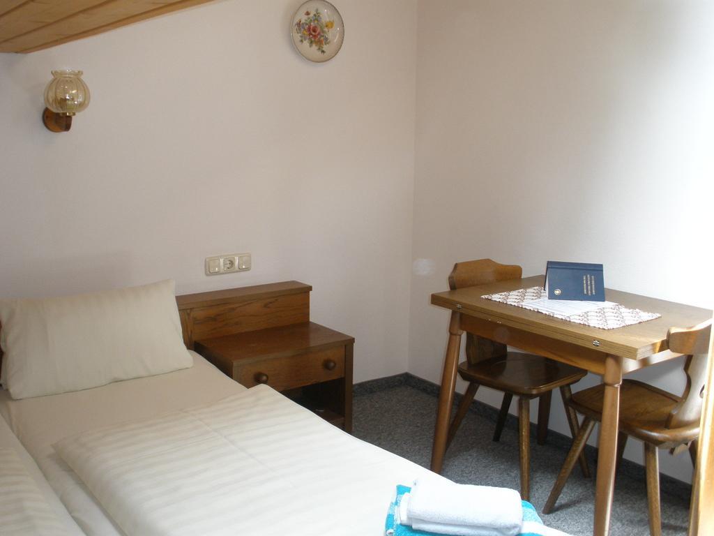Alpengasthof Zur Loisach Hotel Grossweil Room photo