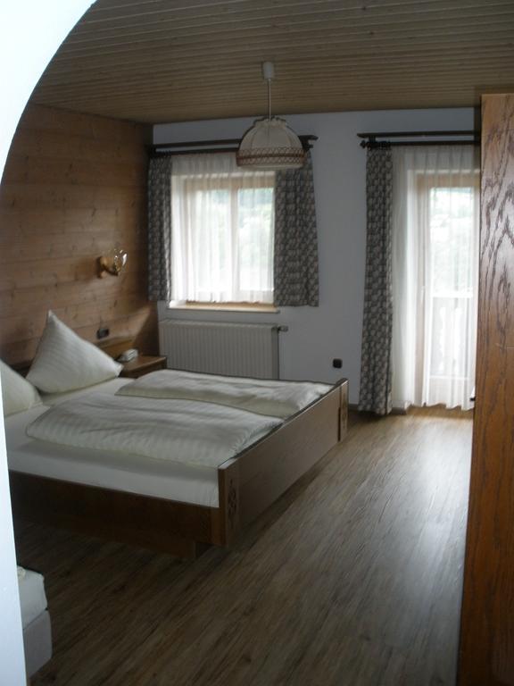 Alpengasthof Zur Loisach Hotel Grossweil Room photo