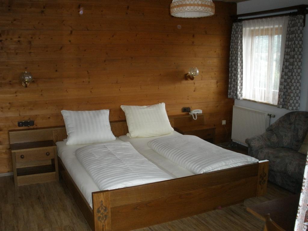 Alpengasthof Zur Loisach Hotel Grossweil Room photo