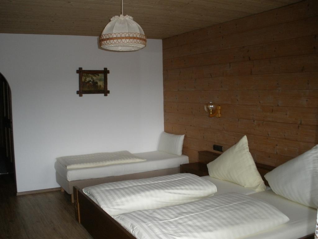 Alpengasthof Zur Loisach Hotel Grossweil Room photo