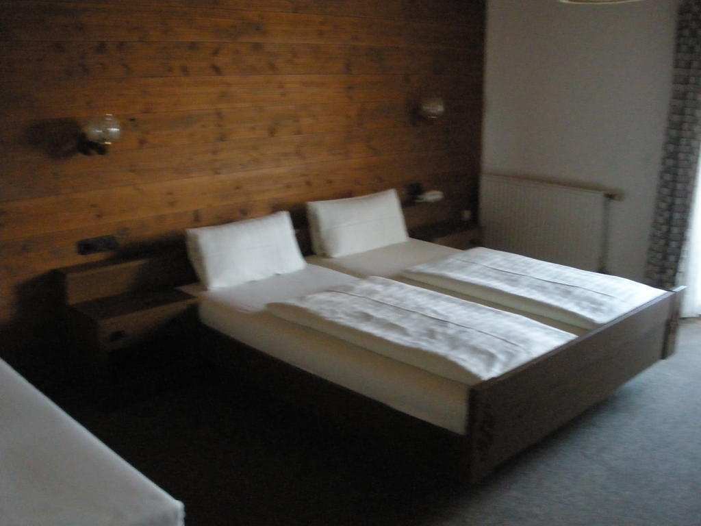 Alpengasthof Zur Loisach Hotel Grossweil Room photo